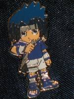 Naruto Pin: 1½" Uchiha Sasuke, Kunai (Metal)