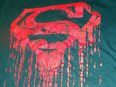 DC's Superman T-Shirt: Bloody Logo (Large)